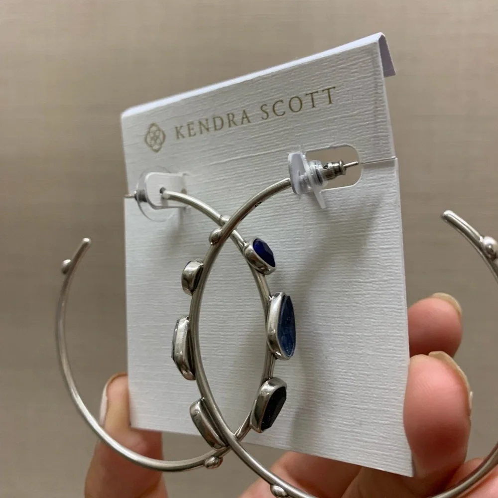 KENDRA SCOTT Ivy Hoop Earrings - Silver w Blue